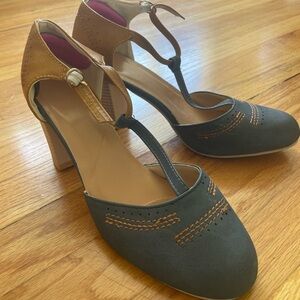 Elegant Two-Tone Women's Heels